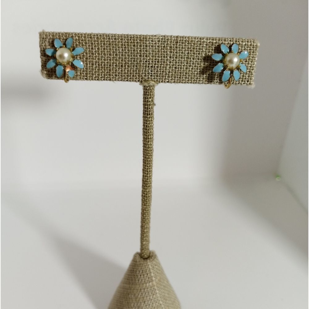 VTG flower press earrings